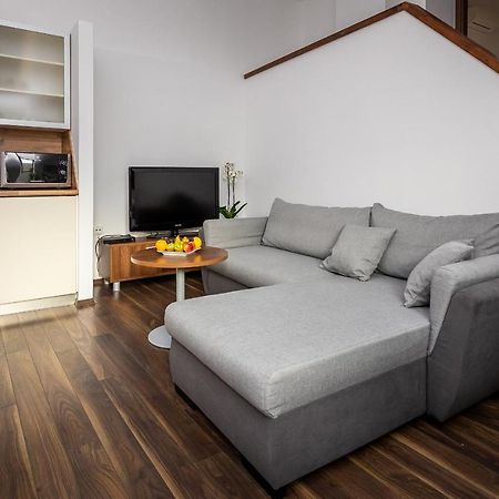 Vinosseum Bor- Es Apartmanhaz Sopron Dış mekan fotoğraf