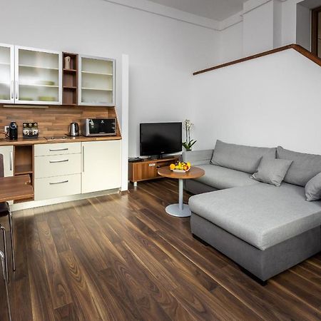 Vinosseum Bor- Es Apartmanhaz Sopron Dış mekan fotoğraf