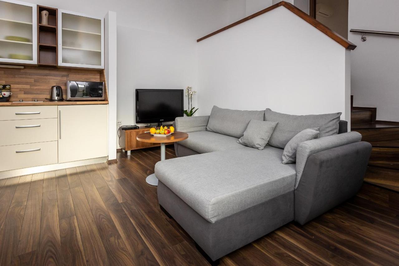 Vinosseum Bor- Es Apartmanhaz Sopron Dış mekan fotoğraf