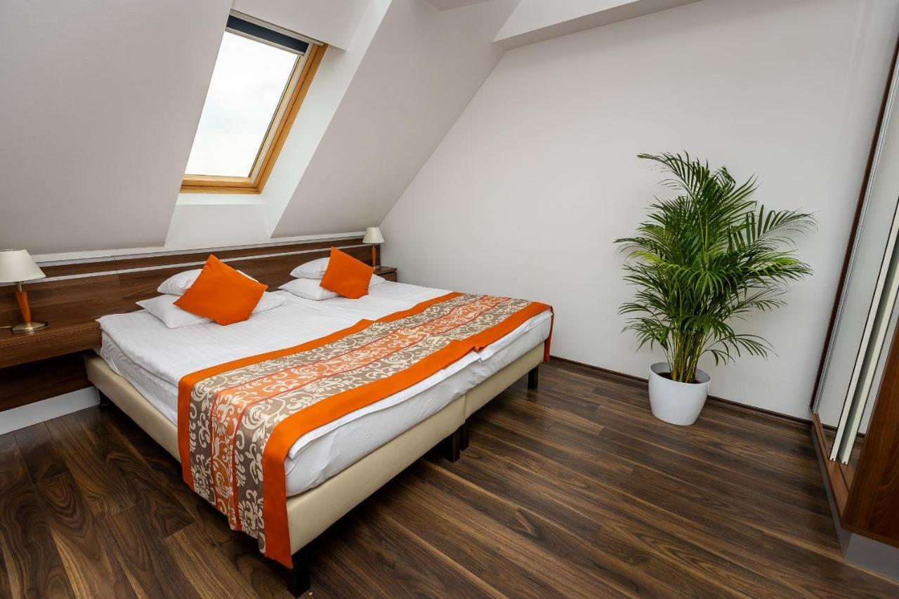 Vinosseum Bor- Es Apartmanhaz Sopron Dış mekan fotoğraf
