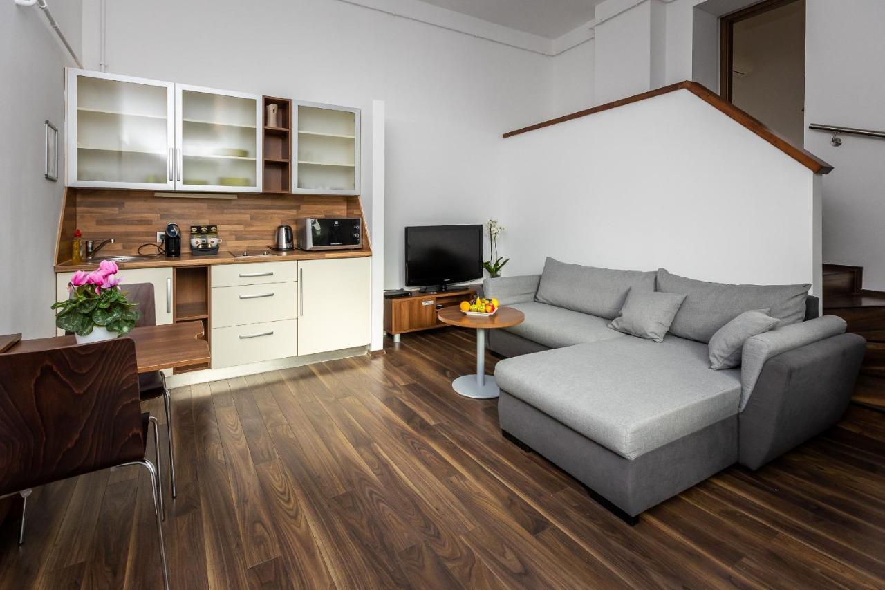 Vinosseum Bor- Es Apartmanhaz Sopron Dış mekan fotoğraf