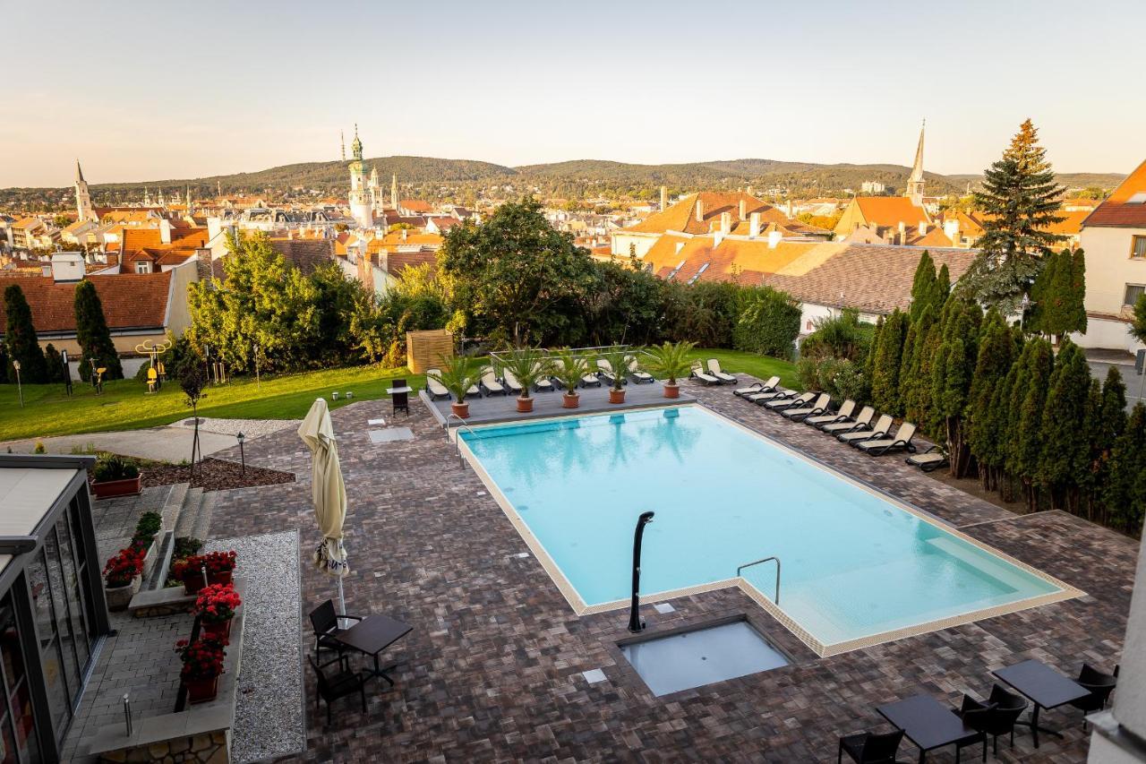 Vinosseum Bor- Es Apartmanhaz Sopron Dış mekan fotoğraf
