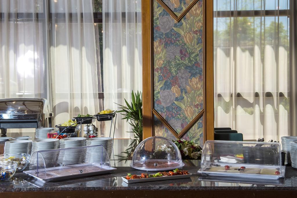 Vinosseum Bor- Es Apartmanhaz Sopron Dış mekan fotoğraf